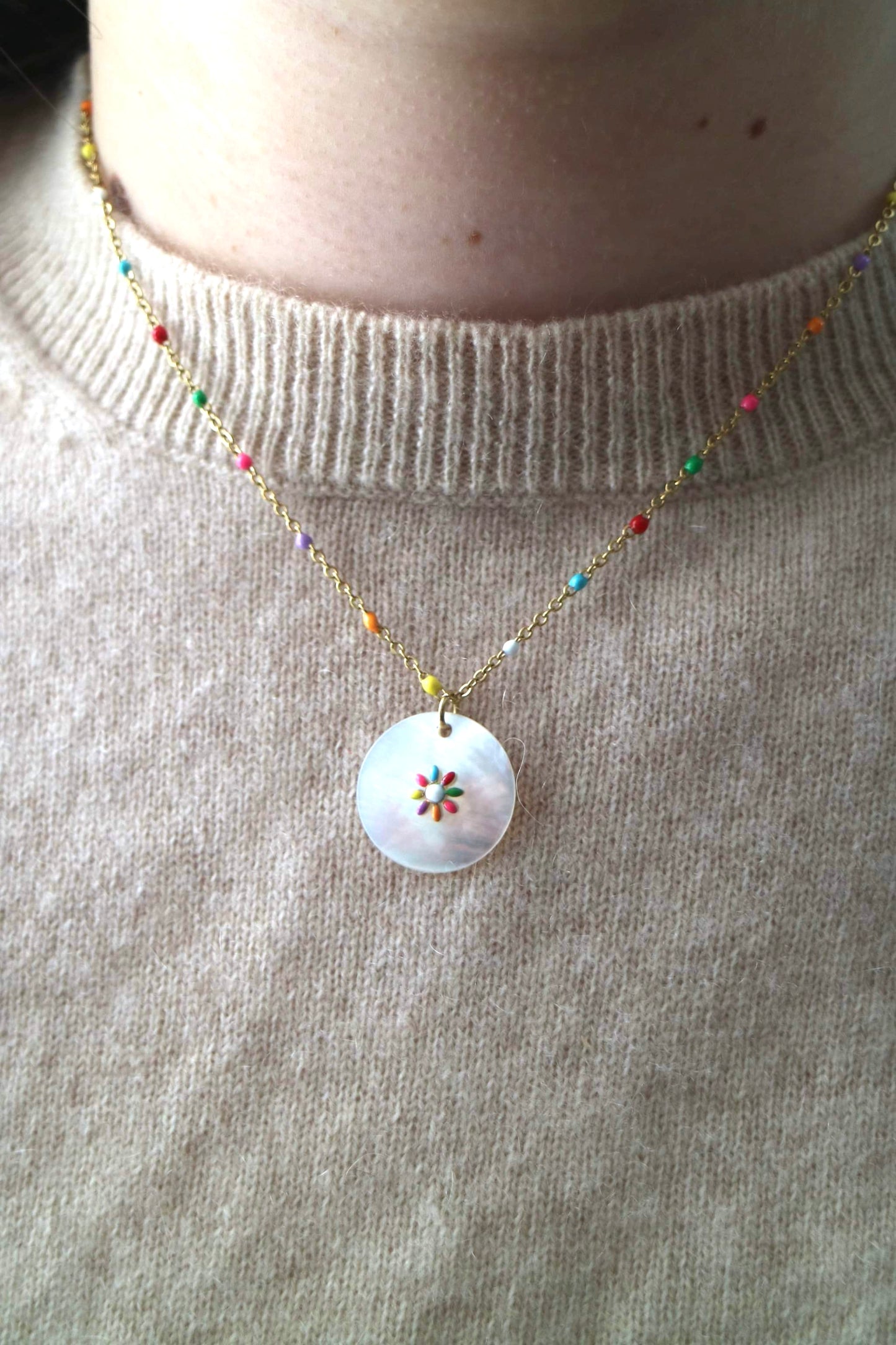 FUNKY FLOWER NECKLACE
