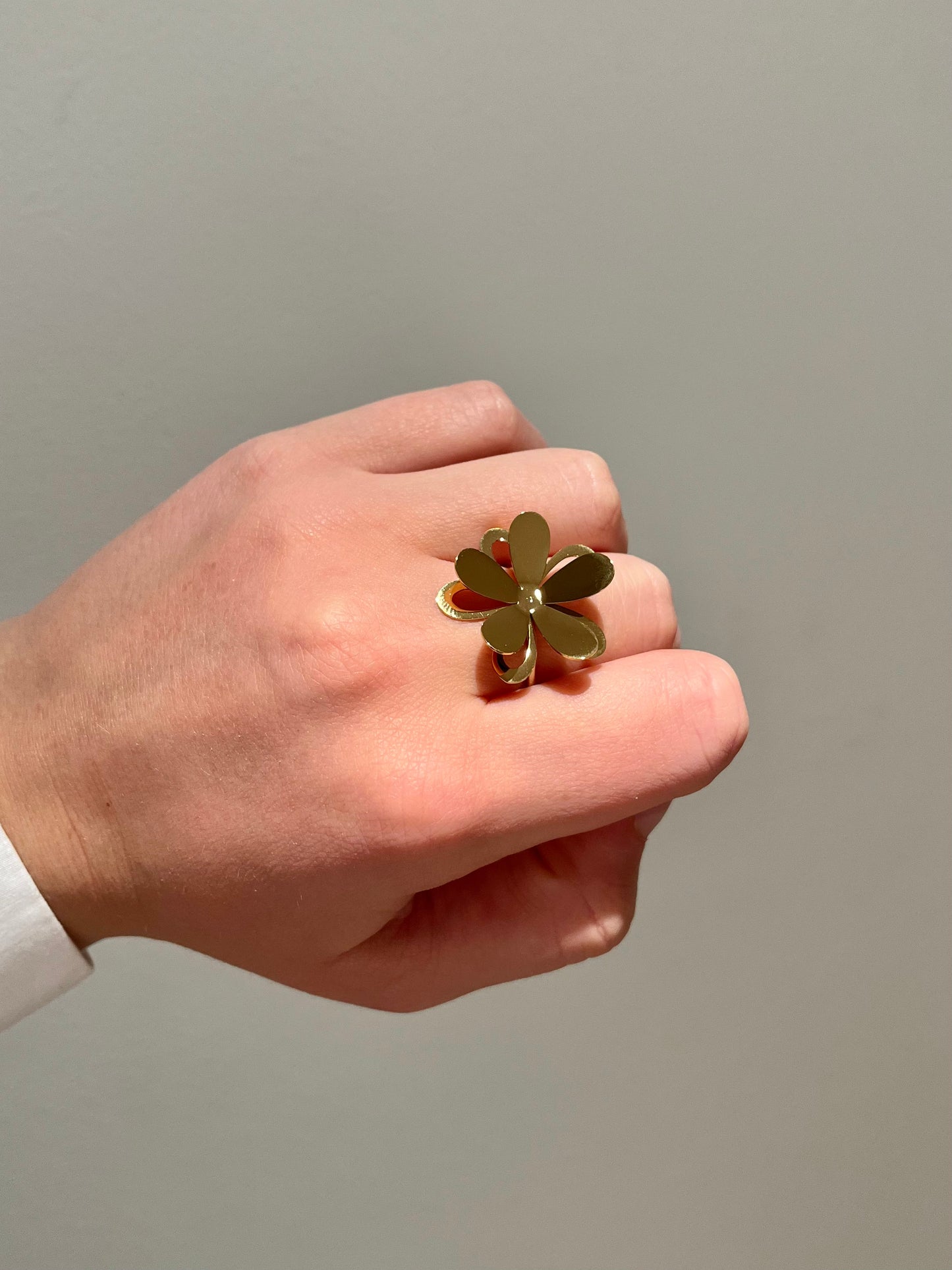 GOLD FLOWER RING