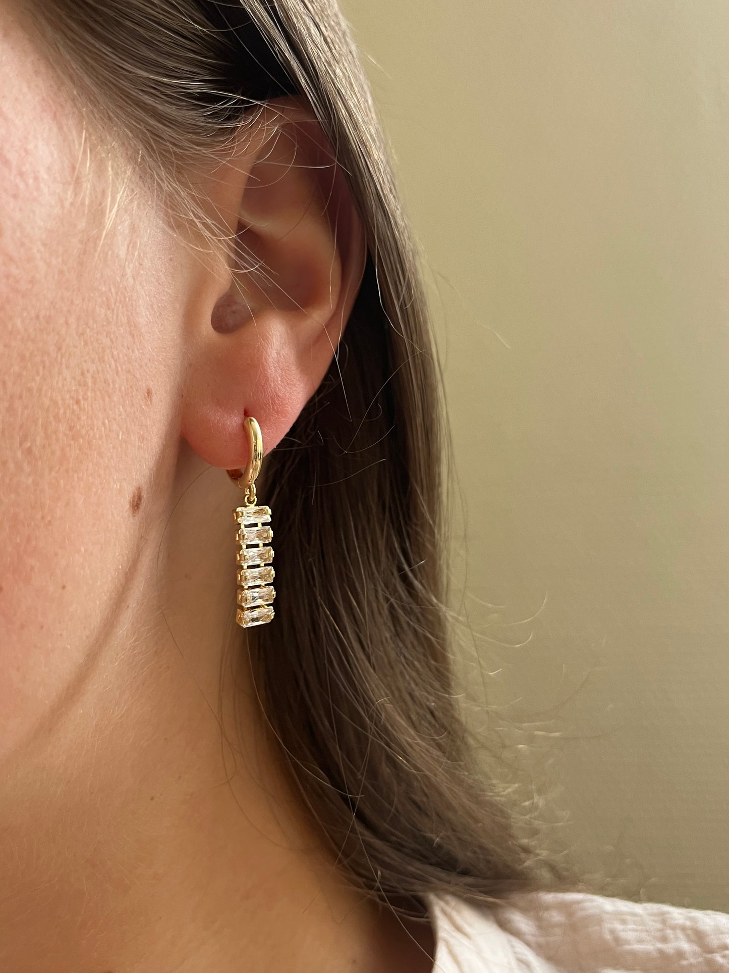 BAR EARRING