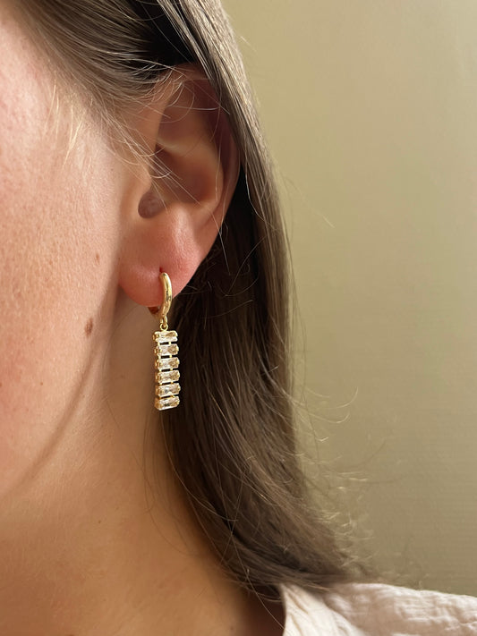 BAR EARRING