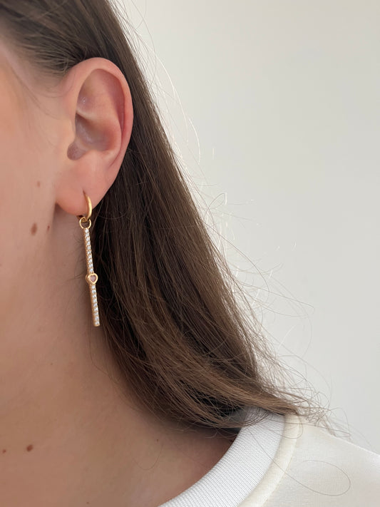 DIAMOND BAR EARRING