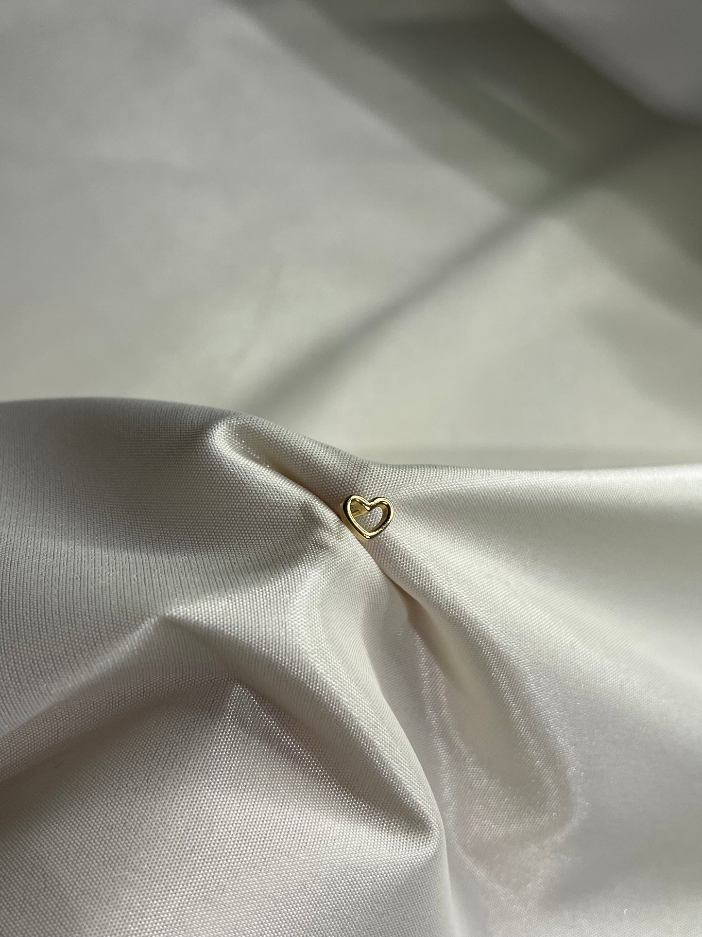OPEN HEART EARRING