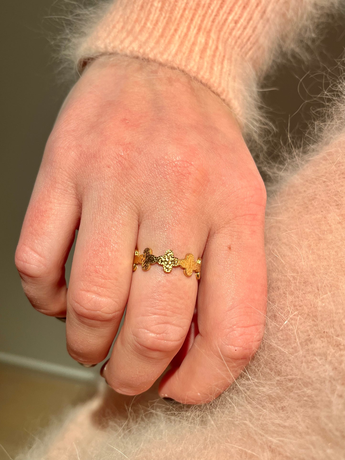 CLOVER RING