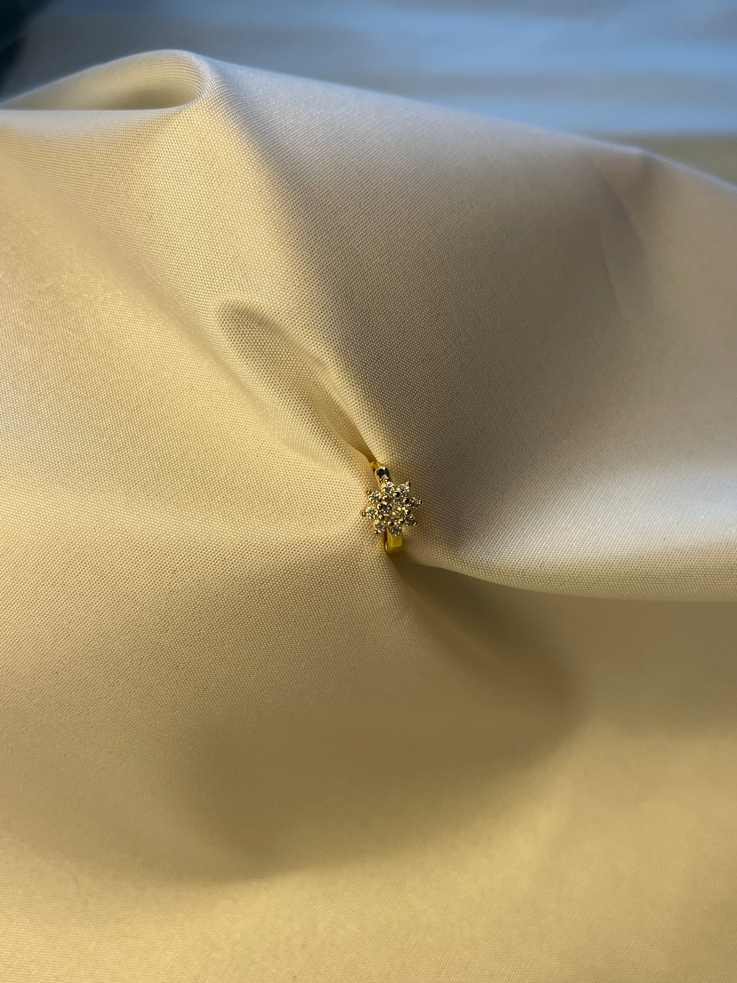 LOLA EARRING