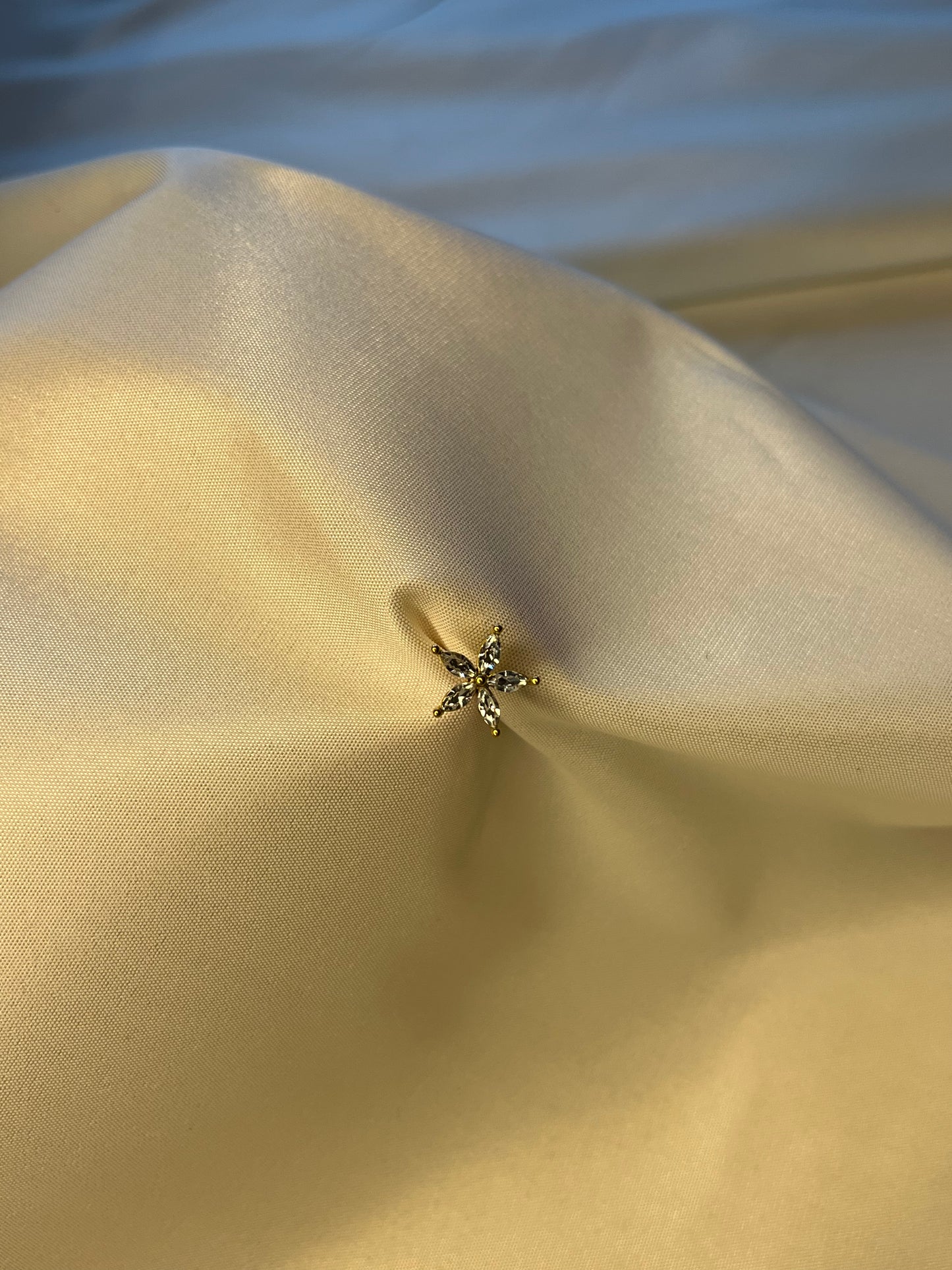 DIAMOND FLOWER EARRING